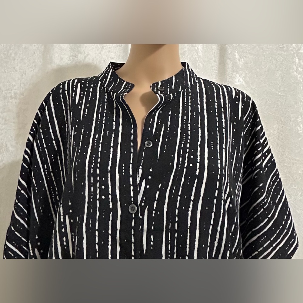 Black and White Button-down Free Flowing Maxi Dress - Picture 3 of 4